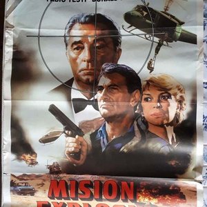 Lote siguiente: Poster Original "Misión Explosiva" (The Ambassador) con Robert Mitchum y Rock Hudson - 1984