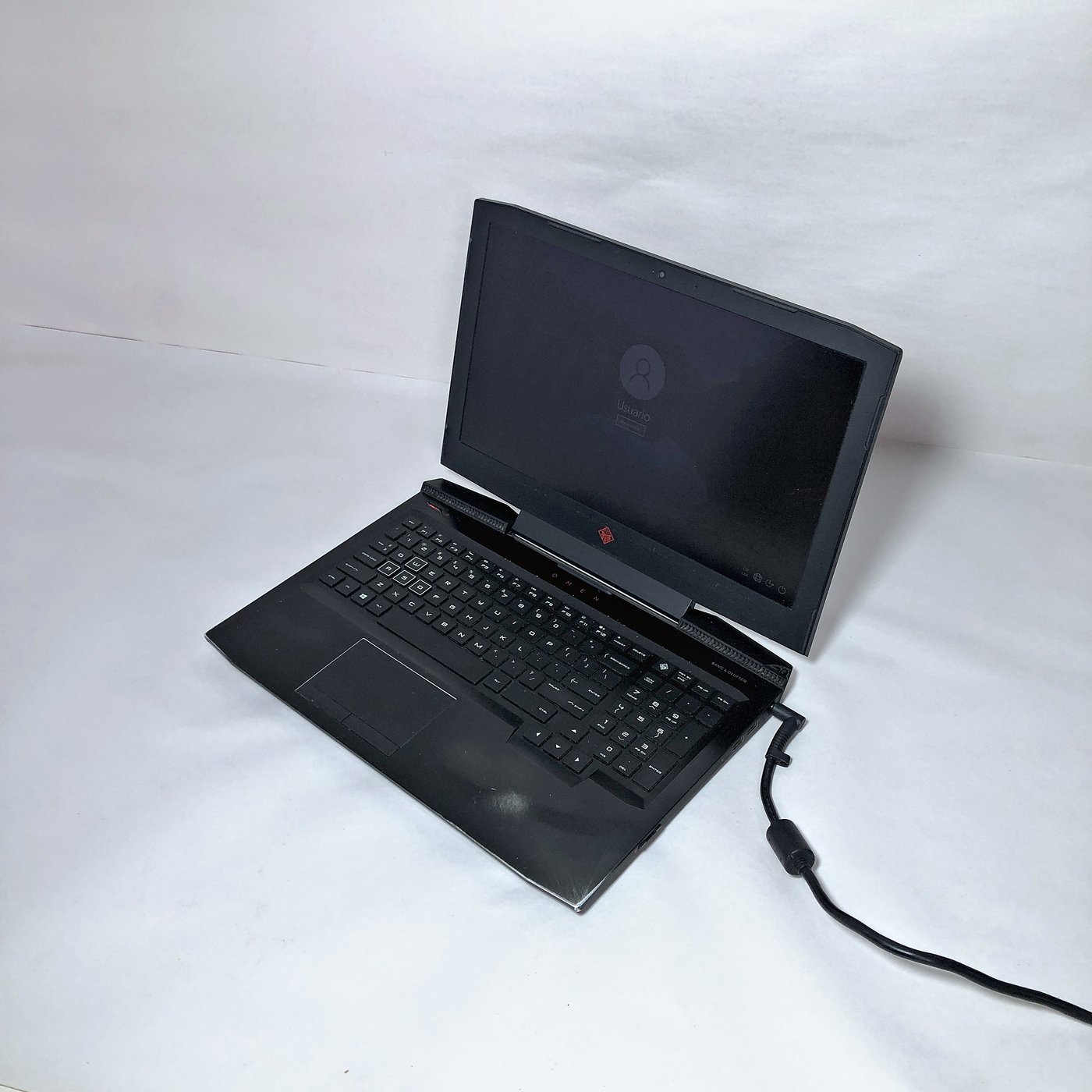Notebook HP Omen Negra con Cargador - Funcionando