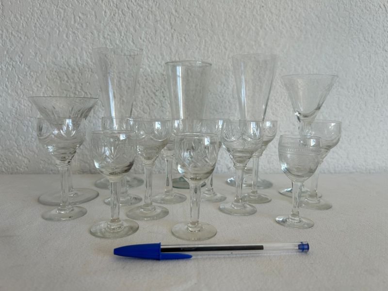 Colección de copas y vasos en cristal y vidrio - imagen 4