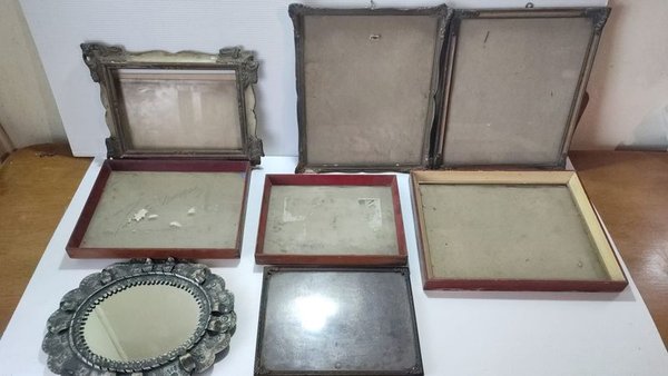 Lote de Marcos Antiguos con Vidrio y Espejo de Hierro