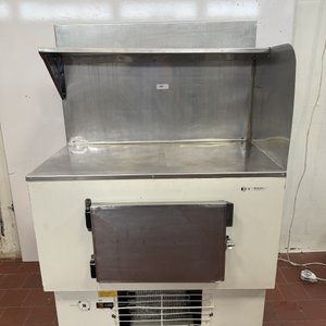 Bajo Mostrador Refrigerado Coreco Acero Inoxidable con Alzada y Estante - imagen 1