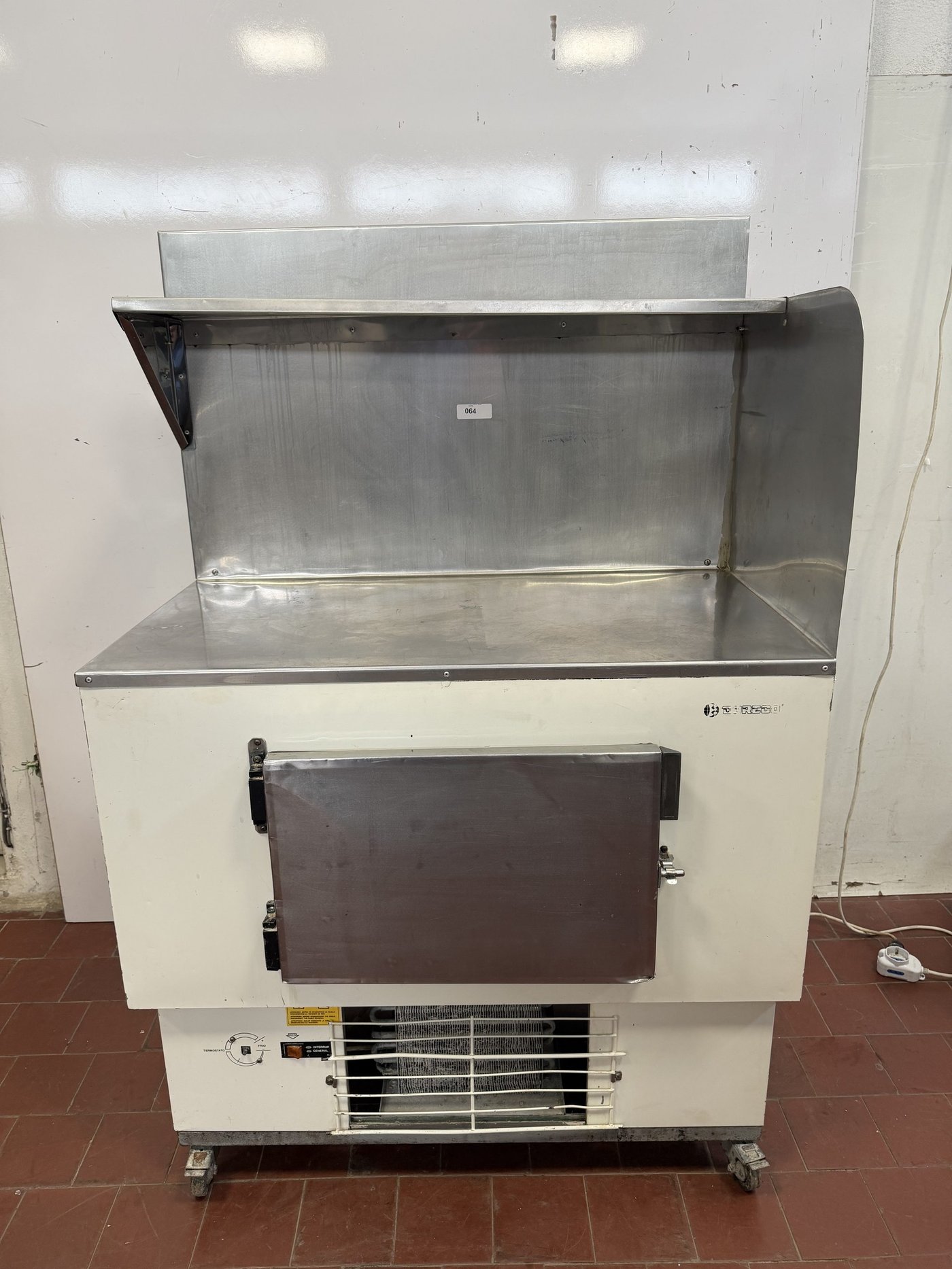 Bajo Mostrador Refrigerado Coreco Acero Inoxidable con Alzada y Estante