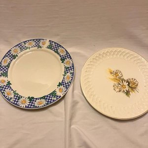 Lote de 4 Platos Vintage de Porcelana con Diseños Florales y Cuadros - imagen 4