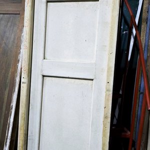 Frentes de Placard de Madera y Hierro: Uno Oscuro y Otro Blanco - imagen 3