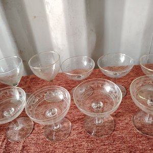 Lote de 8 Copas de Cristal con Grabados y Borde Dorado - imagen 5