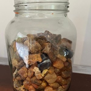 Lote siguiente: Frasco de Vidrio con Piedras Decorativas