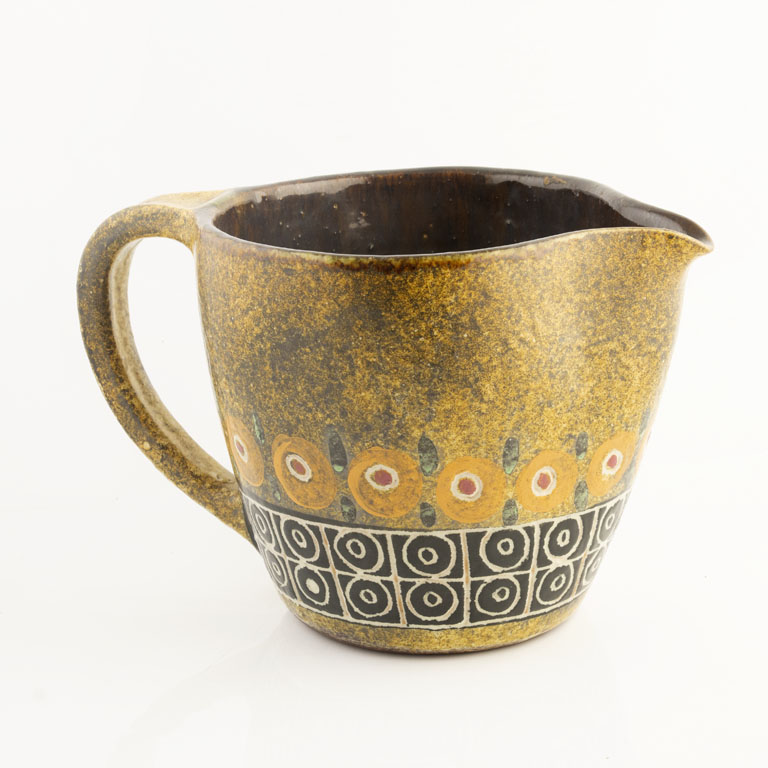 Jaime Nowinsky. Jarra Cerámica, 19 x 21 cm. Firmado abajo fechado 82