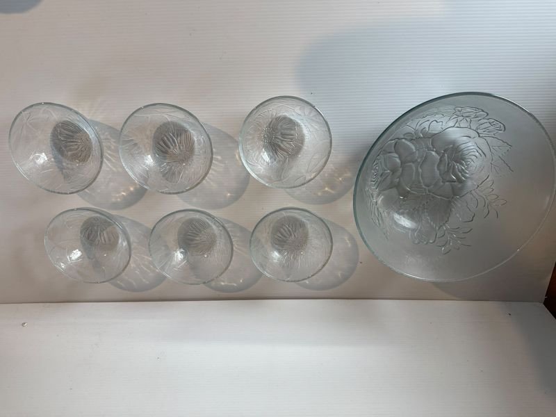 Bowl Grande y 6 Compoteras de Vidrio Transparente con Diseño Floral