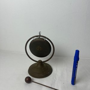 Lote anterior: Antiguo Gong Chino de Bronce con Soporte y Mazo