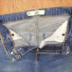 Lote de Ropa Femenina: Jeans con Tachas y Remeras Variadas - imagen 13