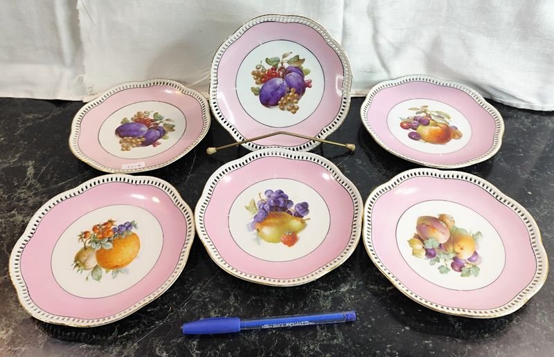 Lote anterior: Platos de porcelana alemana con motivos de frutas