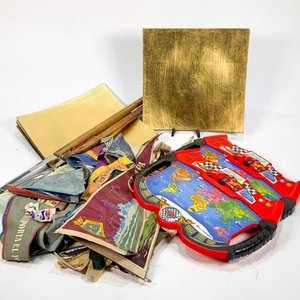 Lote siguiente: Lote de Banderines de Tela, Cuchillo, Pincho y Juegos Infantiles de Cars