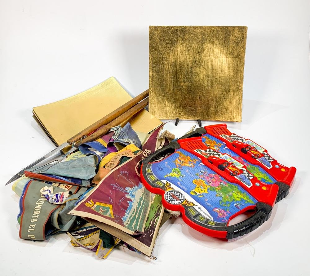 Lote de Banderines de Tela, Cuchillo, Pincho y Juegos Infantiles de Cars
