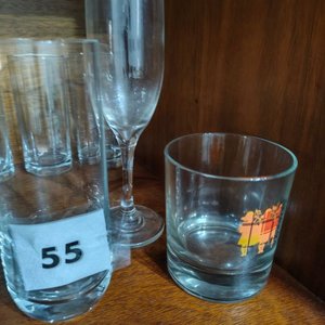 Lote siguiente: Lote de Vasos y Copa de Cristal Varios
