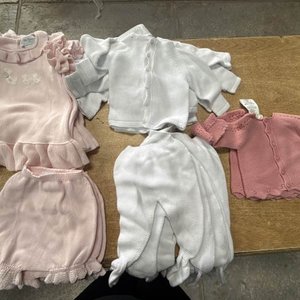 Lote siguiente: Lote de Ropa para Bebé: Vestidos, Sacos, Pantalones y Chombas