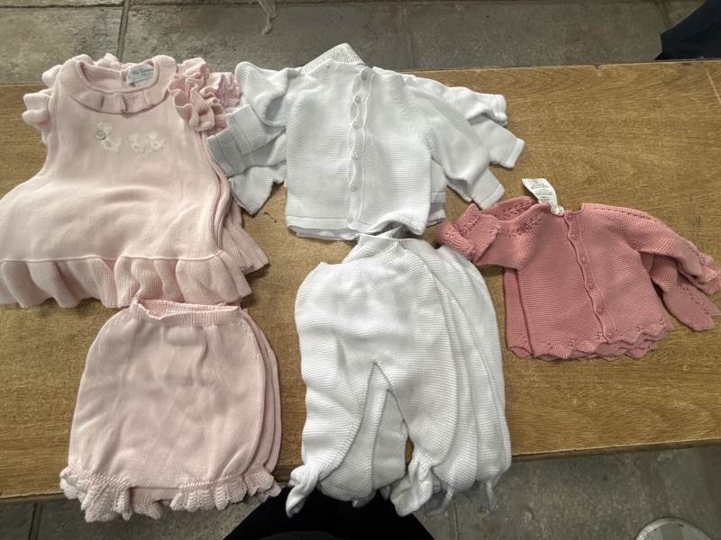 Lote de Ropa para Bebé: Vestidos, Sacos, Pantalones y Chombas