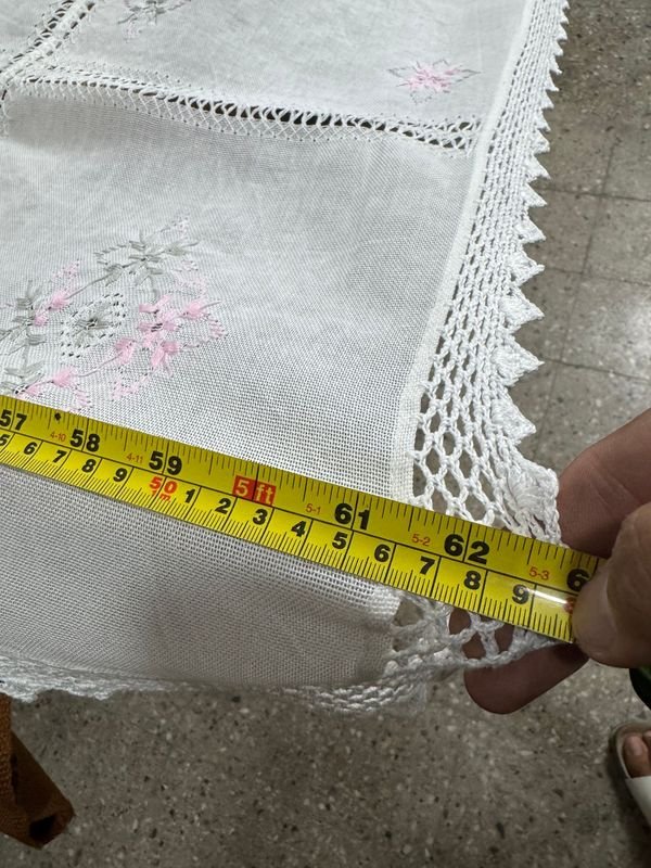 Mantel antiguo bordado con seis servilletas - imagen 9