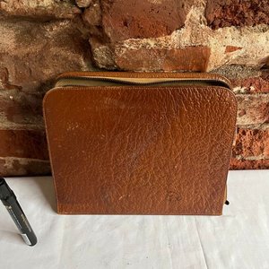Lote anterior: Neceser de Viaje Vintage de Cuero con Accesorios