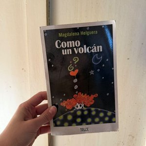 Lote siguiente: Libro "Como un volcán" de Magdalena Helguera