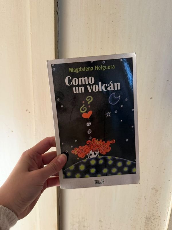 Libro "Como un volcán" de Magdalena Helguera