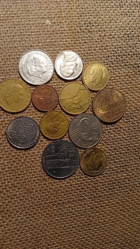 Lote de 12 Monedas Internacionales Variadas - imagen 1