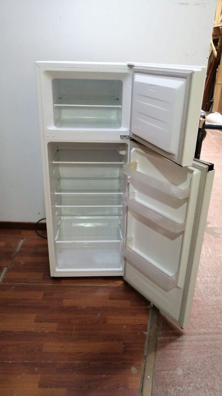 Heladera blanca de uso diario - imagen 5