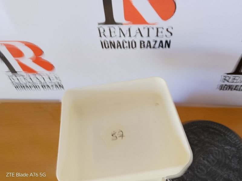 Lote siguiente: Balanza y tarro de galletas con forma de Oreo