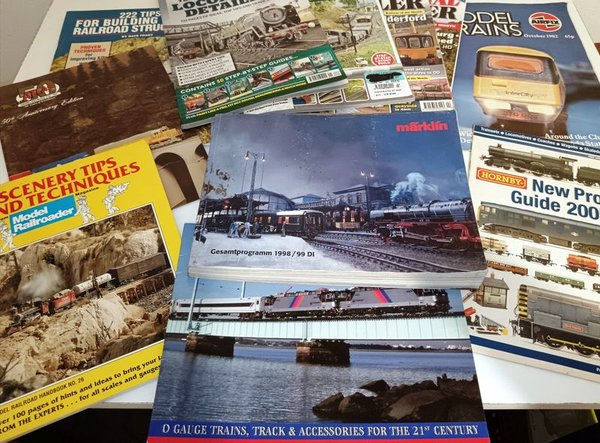 Colección de revistas y catálogos sobre ferromodelismo - imagen 1
