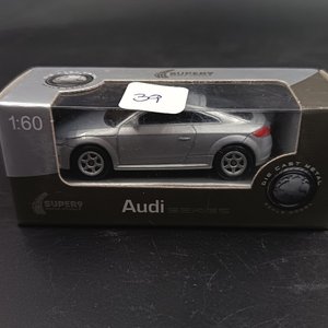 Lote de 2 autos a escala 1:60: Audi y Volvo - imagen 5