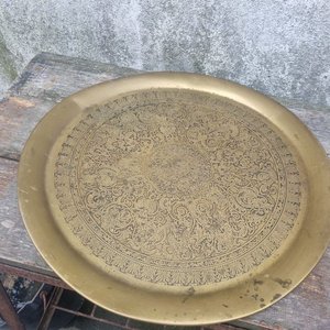 Lote siguiente: Bandeja de bronce labrado, para mesa o pared