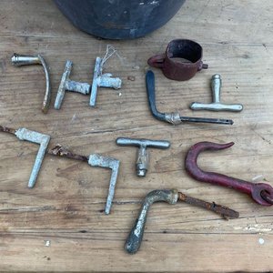 BAKDES Y PIEZAS DE PUERTA - imagen 2