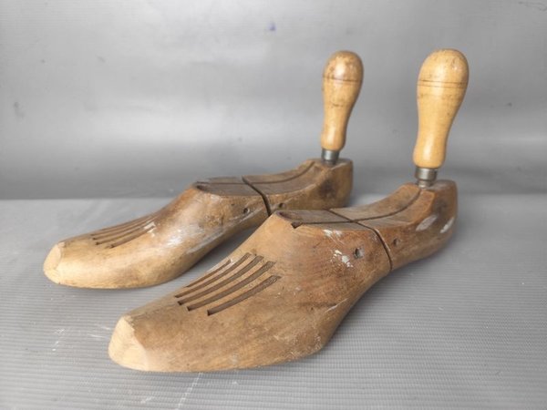 Par de Hormas para Zapatos de Madera Vintage Miller Trademark - imagen 1