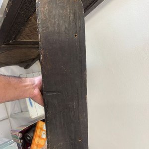 Perchero Rústico de Madera con Ganchos Dorados - imagen 3