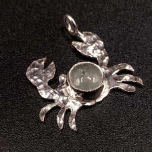 Lote anterior: Colgante de Plata 950 con Aguamarina en Forma de Cangrejo