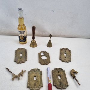 L 345 - Varias Piezas - Importante lote surtido de piezas decorativas y utilitarias antiguas con acabado en bronce, ideal para coleccionistas o amantes del estilo retro - imagen 2