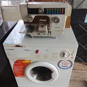 Lote siguiente: Lavarropas Bosch Prima 2000 y Máquina de Coser Eléctrica Janome con Pedal