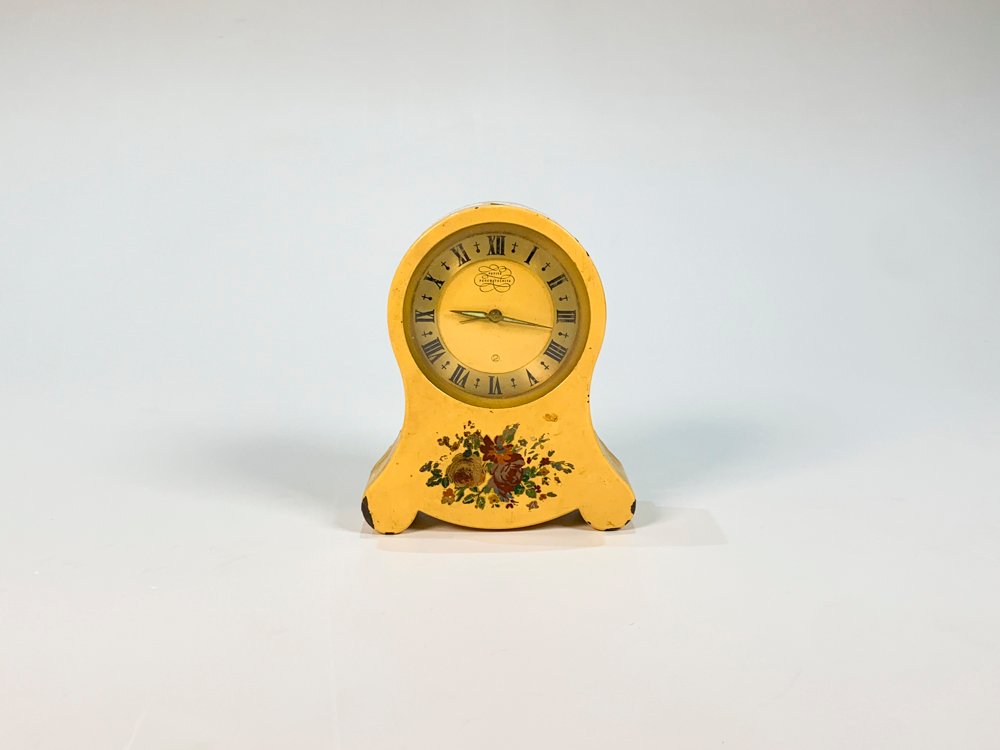 Reloj de Sobremesa Beige con Esfera Dorada y Números Romanos