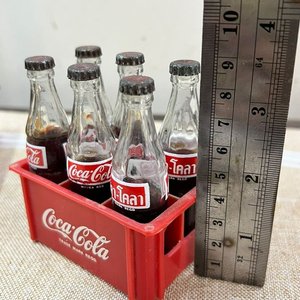 Conjunto Miniatura Coca-Cola: Cajón Madera y Botellitas - imagen 2