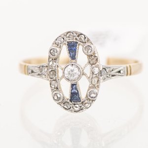 Lote siguiente: Anillo de Oro 18k y Platino con Brillante, Diamantes y Zafiros
