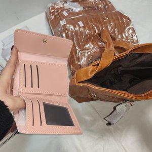 Lote de 16 Accesorios de Moda: Carteras, Billeteras y Porta Celulares en Eco Cuero - imagen 4