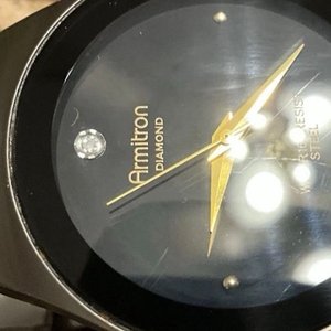 Reloj Armitron Diamond Acero Inoxidable Dorado y Plateado - imagen 7