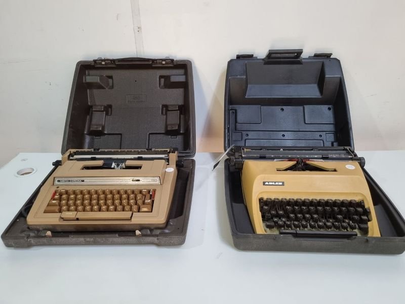 Lote anterior: Máquinas de escribir antiguas y nuevas en venta