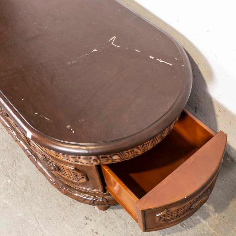 Mesa de living oval con detalles en madera y ratán - imagen 3