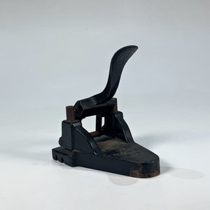 Lote anterior: Perforadora de Papel Antigua F. Soennecken Modelo 230 Triangular Hierro Fundido Negra