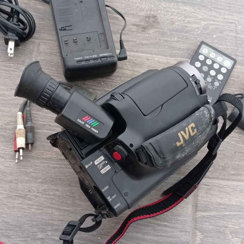 Cámara filmadora JVC con accesorios - imagen 4