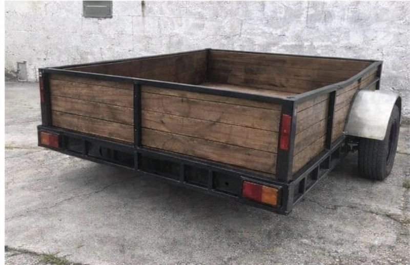 Tráiler en madera y hierro reforzado con instalación de luces completa y sistema moderno de amortiguación - imagen 2