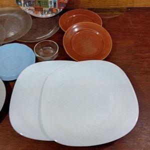 Lote de 12 Platos y Vasos en Diversos Tamaños y Colores - imagen 5
