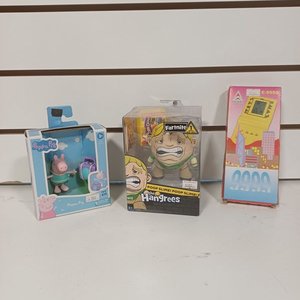 Lote siguiente: Lote de Juguetes: Peppa Pig, The Hangrees (Fortnite) y Juego Electrónico 999 Juegos