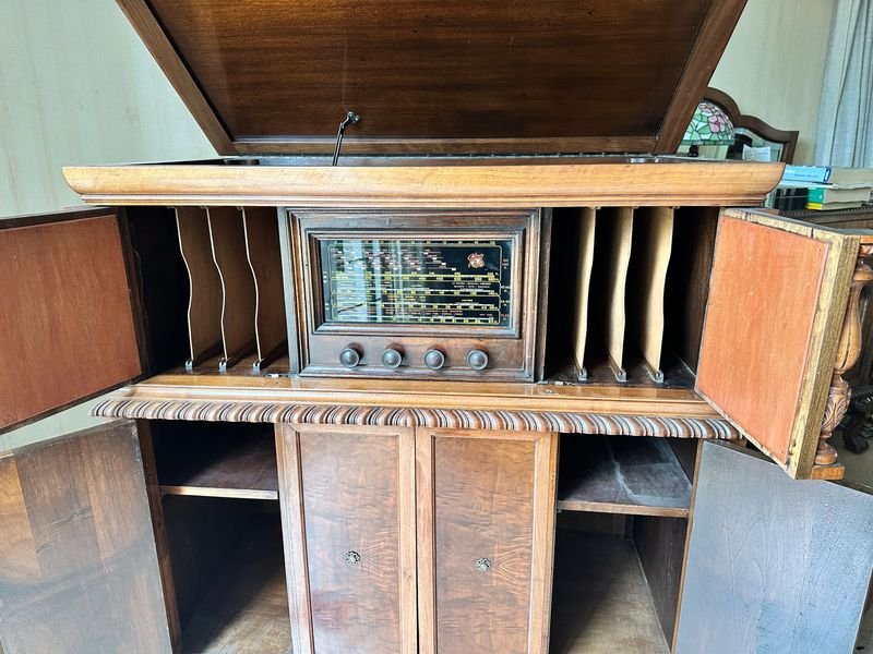 Gran Mueble Combinado con Radio y Toca Disco - imagen 4