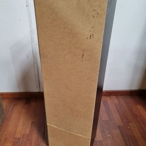 Estantería Recta Oscura de 4 Niveles Ideal para Múltiples Usos - imagen 3